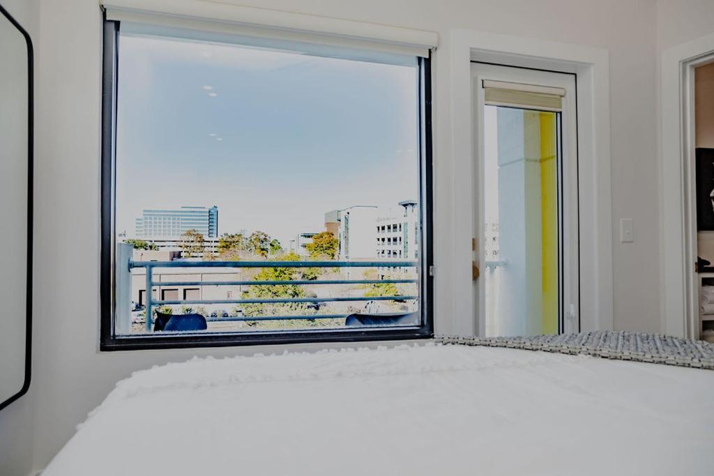 The Hive 302 King With Balcony Hotel Wilmington Exterior photo