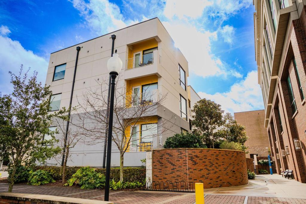 The Hive 302 King With Balcony Hotel Wilmington Exterior photo