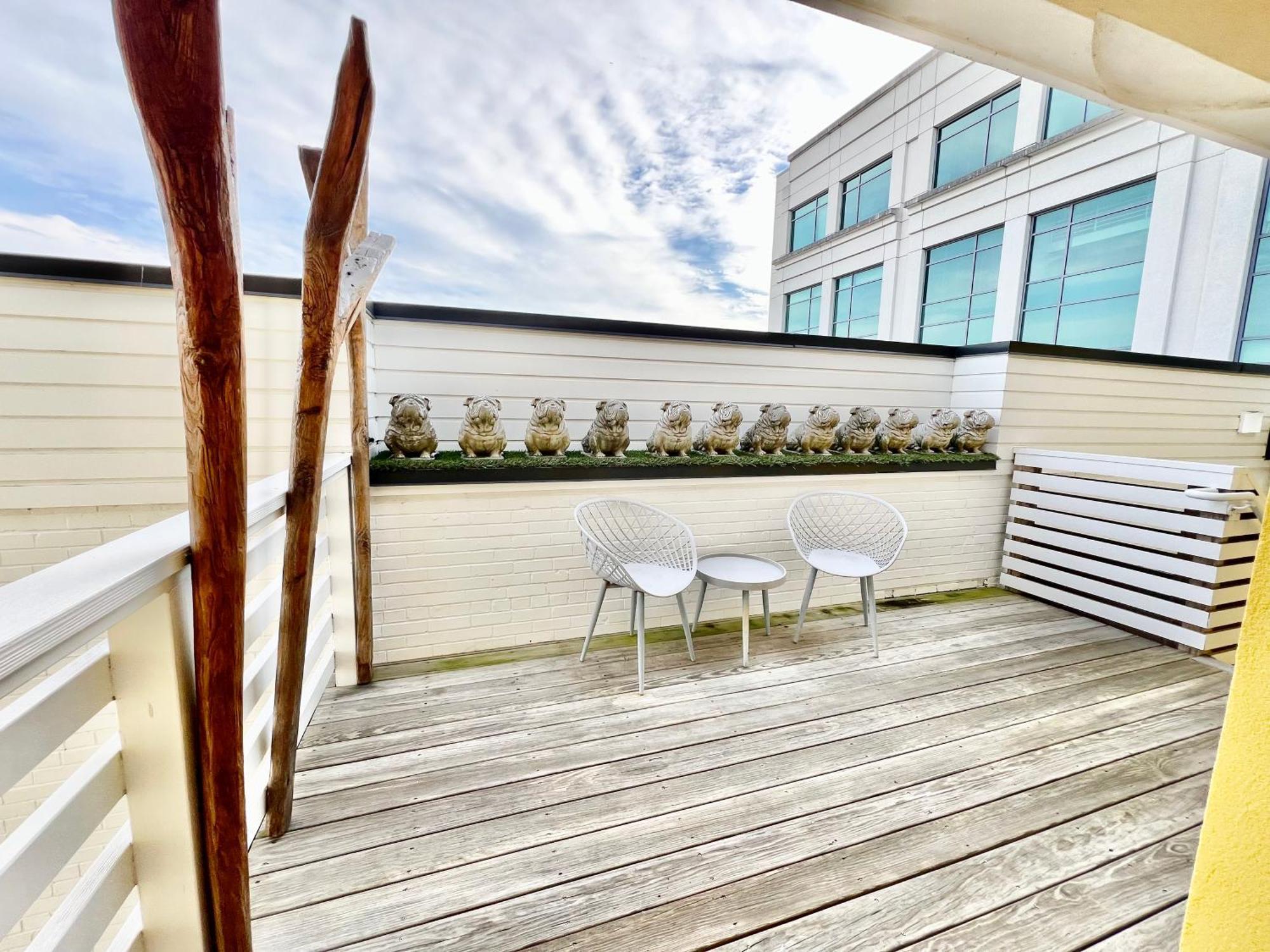 The Hive 302 King With Balcony Hotel Wilmington Exterior photo
